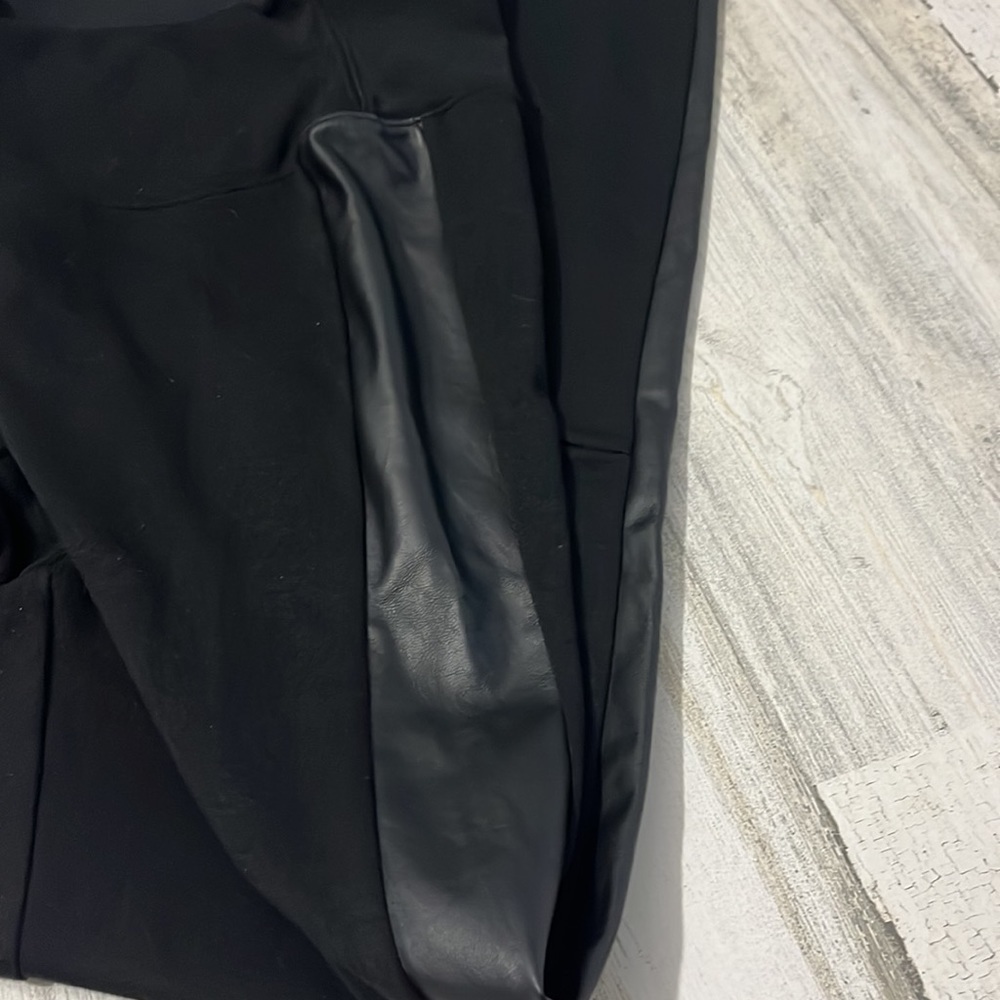 Assets by SPANX black leggings with faux leather trim size L - Picture 3 of 8
